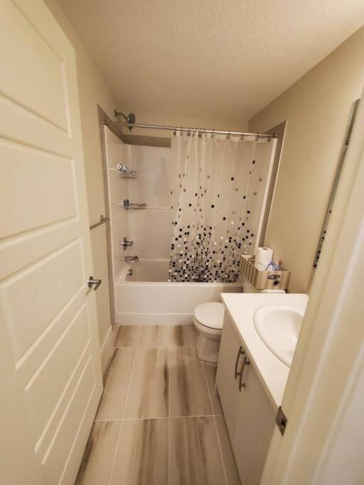 Cozy Rockland Park Unit+parking Appartement Calgary